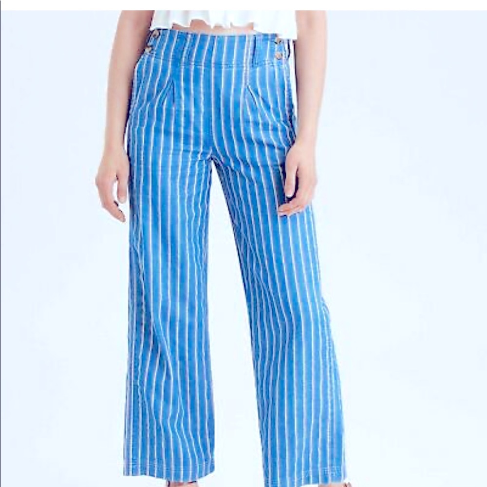 NWT- Hi-Rise American Eagle crop pants